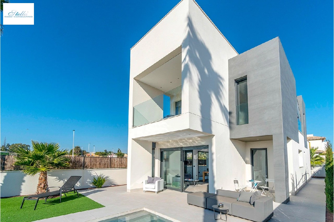 Villa in La Marina zu verkaufen, Wohnfläche 235 m², Zustand Erstbezug, Klimaanlage, Grundstück 272 m², 3 Schlafzimmer, 3 Badezimmer, Pool, ref.: HA-MAN-246-E01-1