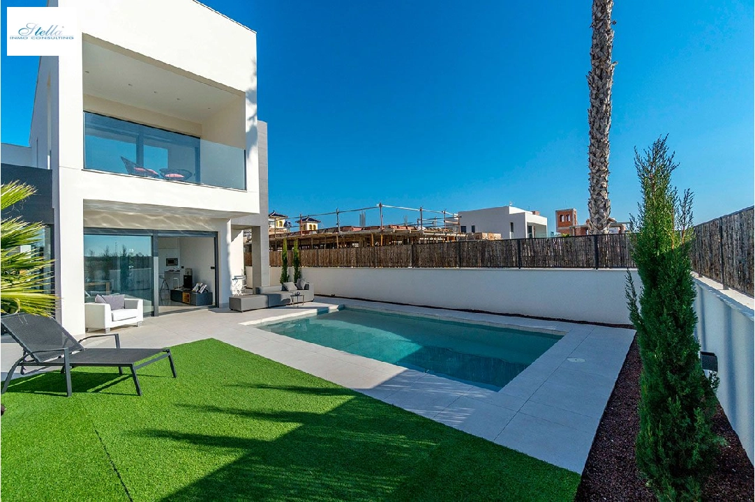 Villa in La Marina zu verkaufen, Wohnfläche 235 m², Zustand Erstbezug, Klimaanlage, Grundstück 272 m², 3 Schlafzimmer, 3 Badezimmer, Pool, ref.: HA-MAN-246-E01-2