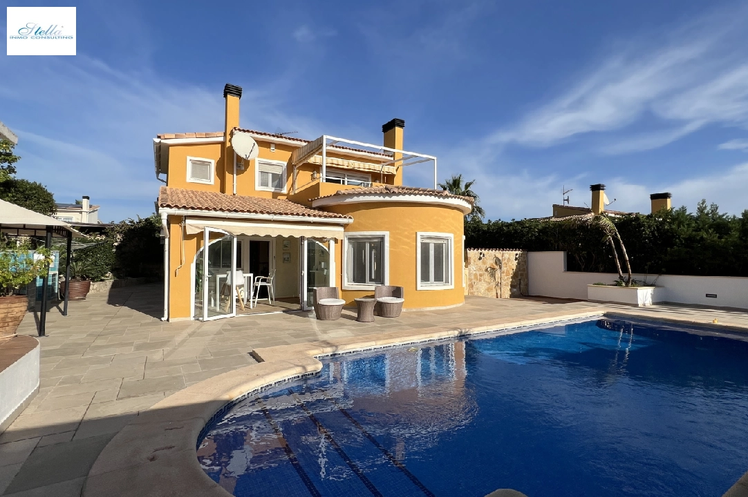 Villa in Gata de Gorgos(Monte Pedreguer) zur Ferienvermietung, Wohnfläche 180 m², Baujahr 2006, + Ofen, Klimaanlage, Grundstück 600 m², 3 Schlafzimmer, 3 Badezimmer, Pool, ref.: T-0624-28