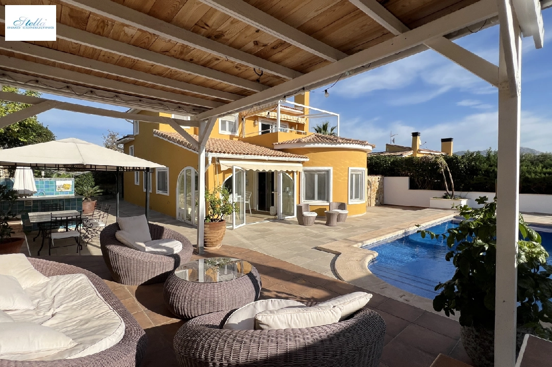 Villa in Gata de Gorgos(Monte Pedreguer) zur Ferienvermietung, Wohnfläche 180 m², Baujahr 2006, + Ofen, Klimaanlage, Grundstück 600 m², 3 Schlafzimmer, 3 Badezimmer, Pool, ref.: T-0624-32